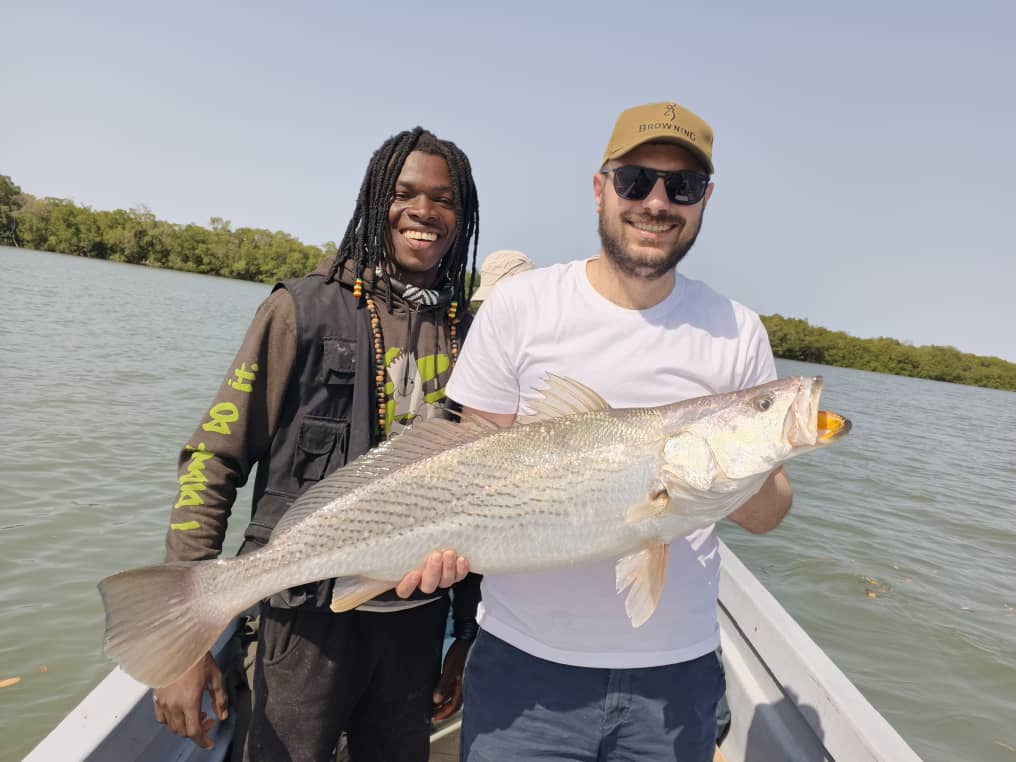 Pêche Sine Saloum — Ombrine · Téranga Découvertes pêche Sine Saloum — guide Yaya et Jean avec belle ombrine