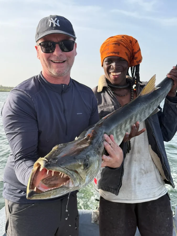 Client et guide avec capitaine pêché dans le Sine Saloum